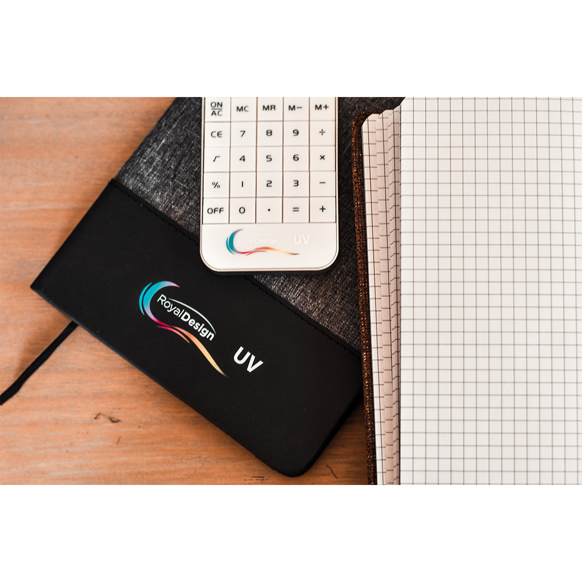 R64484 - Lucent calculator, white 